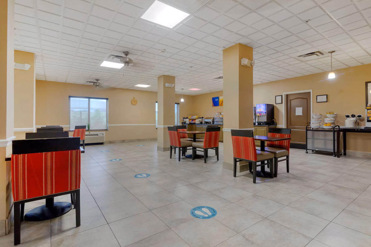 Comfort Suites Savannah North - Image 4