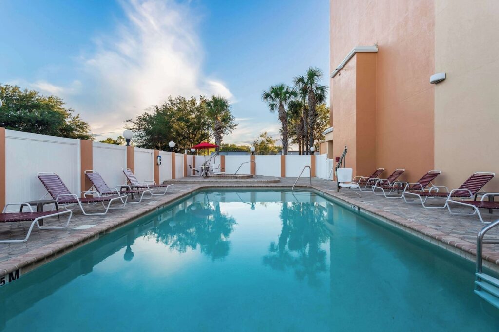 Comfort Suites Tampa Airport North - Image 3