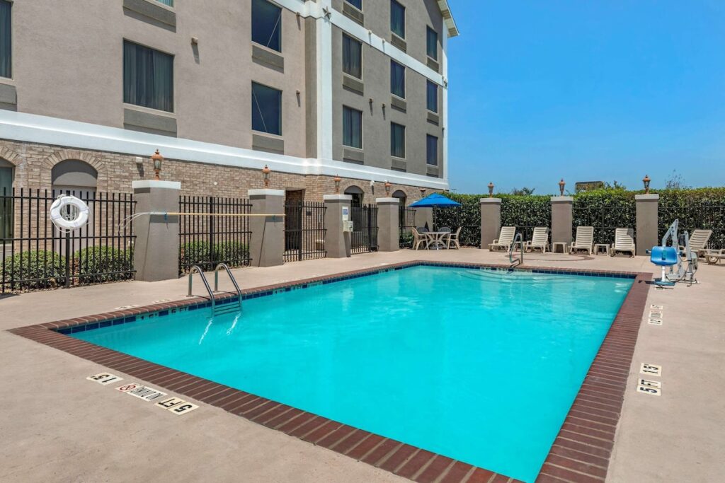 Comfort Suites Waco Near University Area - Image 3