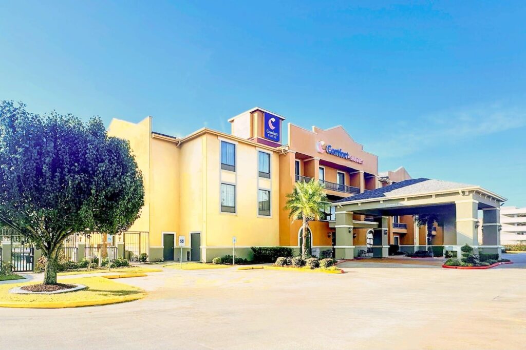 Comfort Suites Westchase Houston Energy Corridor - Image 1