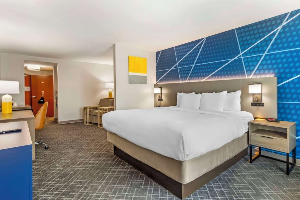 Comfort Suites Whitsett - Greensboro East - Image 2