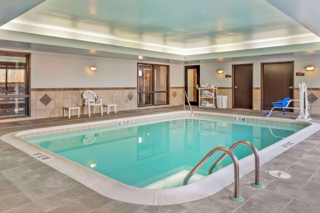 Comfort Suites Whitsett - Greensboro East - Image 4