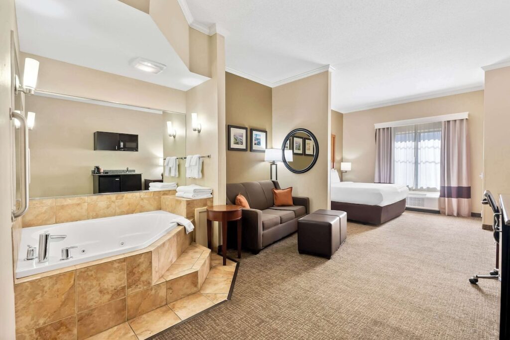 Comfort Suites - Image 5