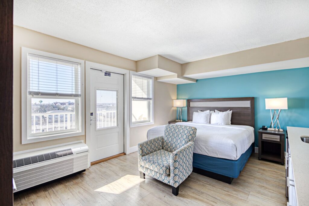 Commander Hotel & Suites - Image 6