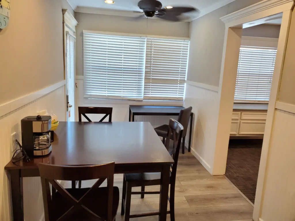 Coronado Inn - Image 2