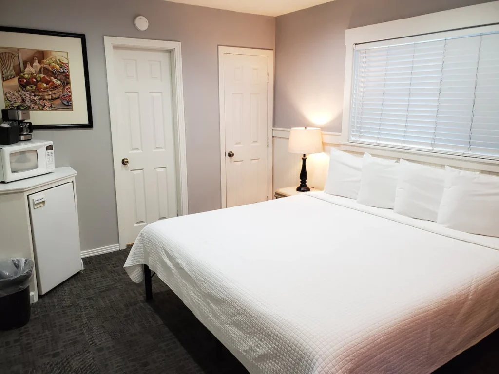 Coronado Inn - Image 3