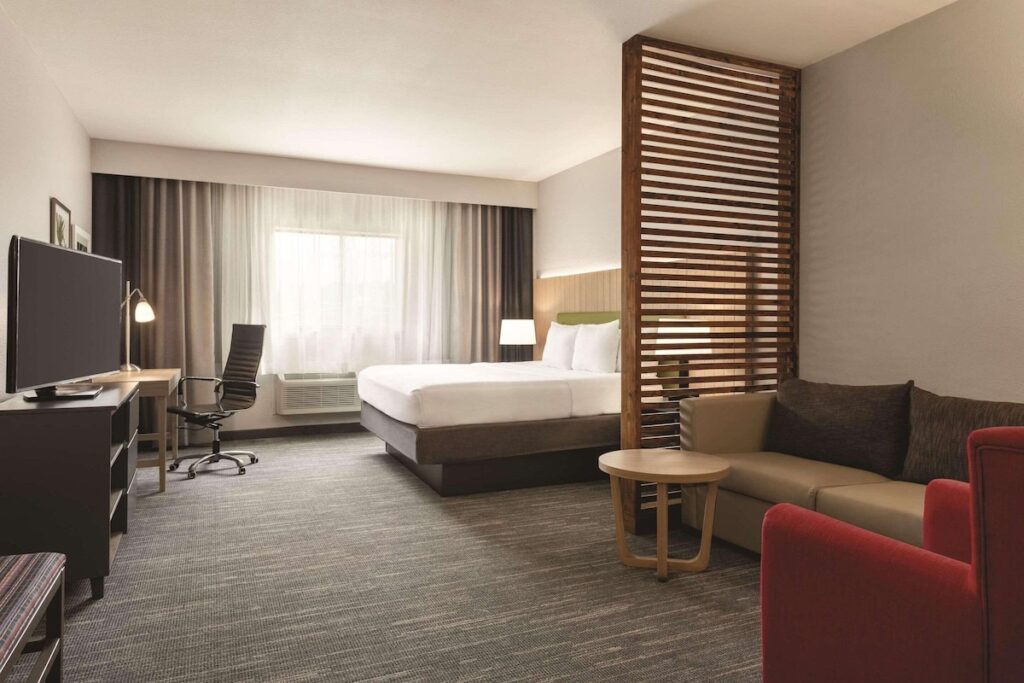 Country Inn & Suites by Radisson, Byram-Jackson South, MS - Image 2