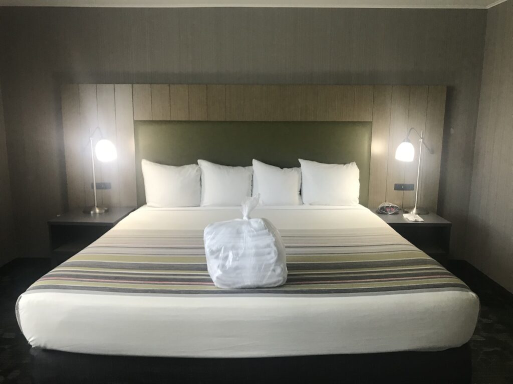 Country Inn & Suites by Radisson, Delta Park North Portland - Image 2