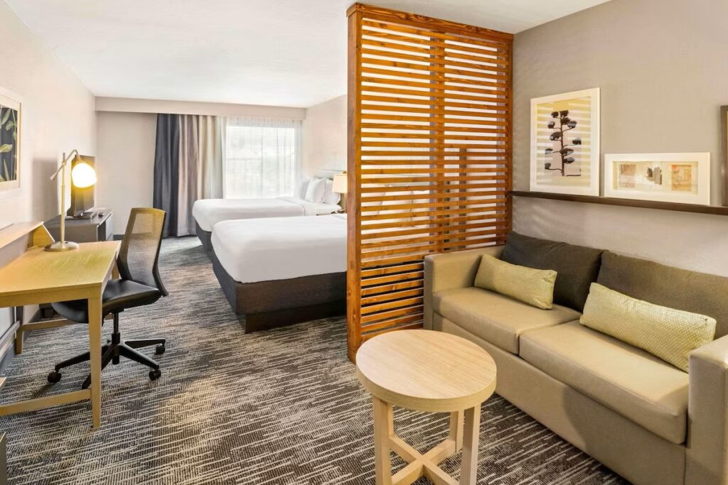 Country Inn & Suites by Radisson, Flagstaff Downtown, AZ - Image 3