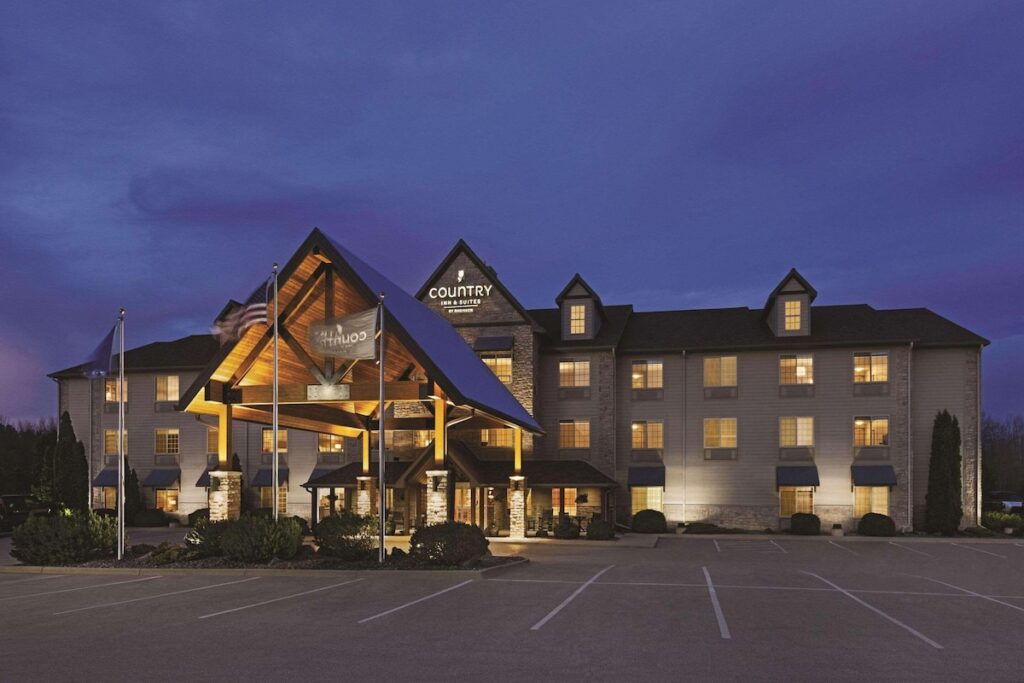 Country Inn & Suites by Radisson, Green Bay North - Image 2