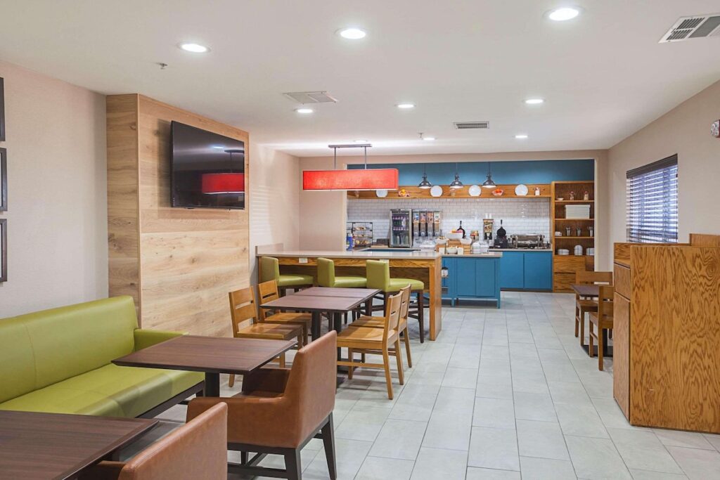 Country Inn & Suites by Radisson, Lewisville, TX - Image 4