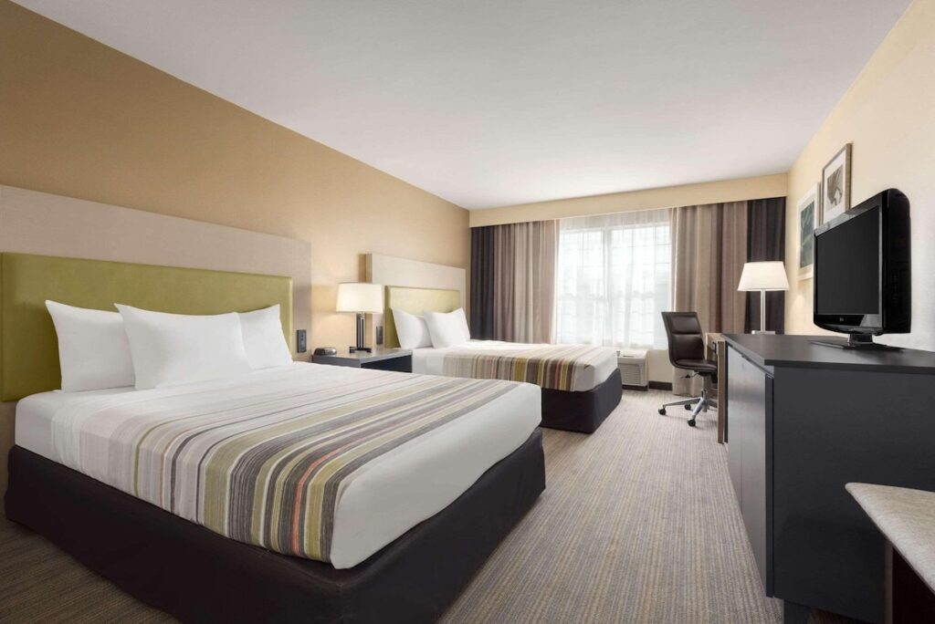 Country Inn & Suites by Radisson, Milwaukee Airport, WI - Image 3