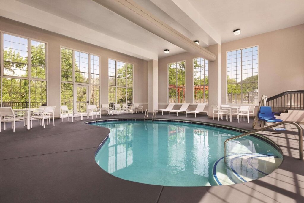 Country Inn & Suites by Radisson, Pigeon Forge South, TN - Image 4