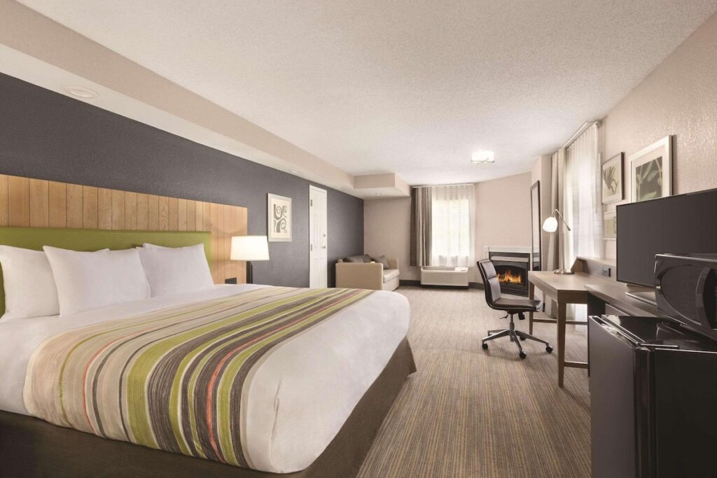 Country Inn & Suites by Radisson, Pigeon Forge South, TN - Image 2