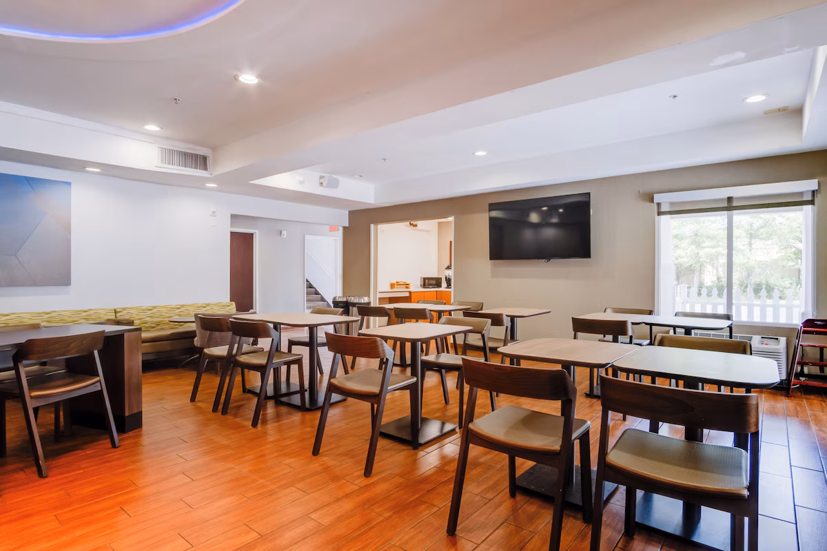 Country Inn & Suites by Radisson, Savannah Southside - Image 4