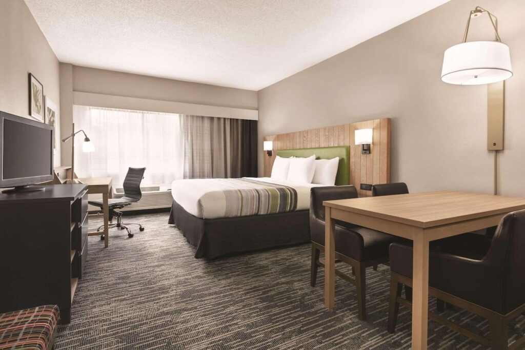 Country Inn & Suites by Radisson, Williamsburg East Busch Gardens , VA - Image 2