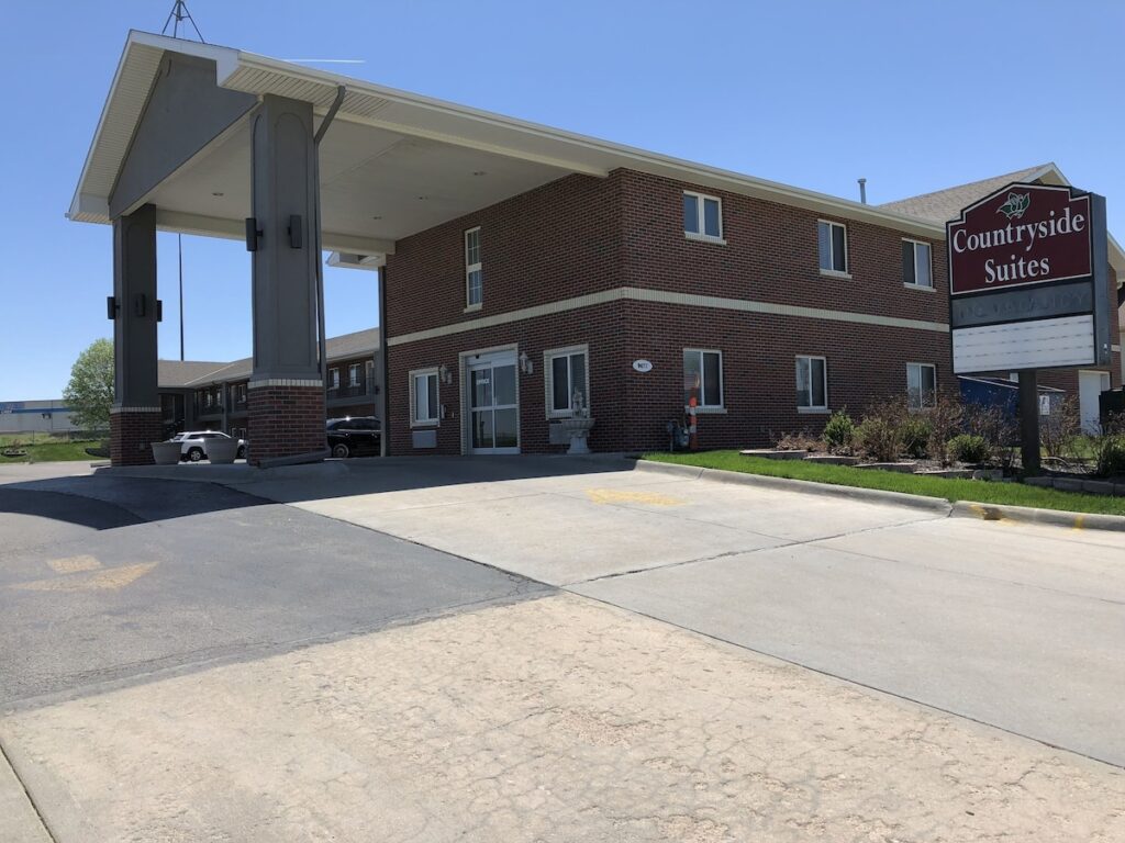 Countryside Suites Omaha - Image 2