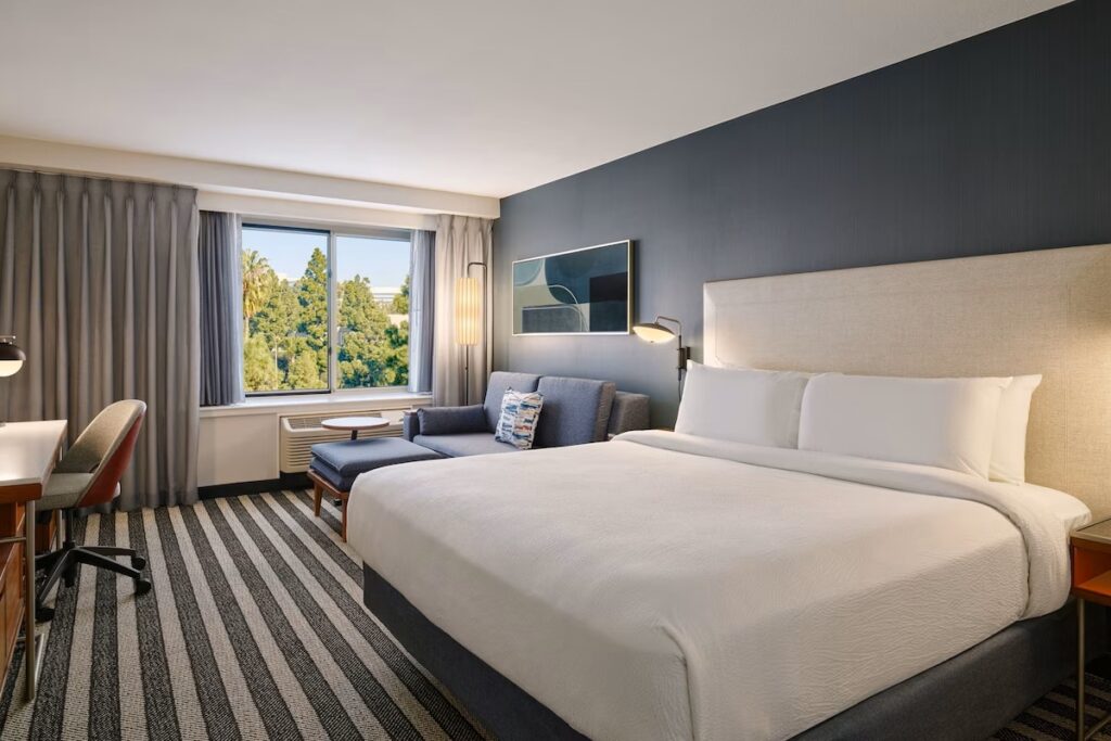 Courtyard Culver City Los Angeles - Image 2