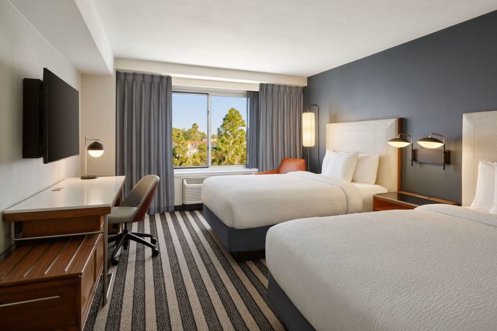 Courtyard Culver City Los Angeles - Image 3