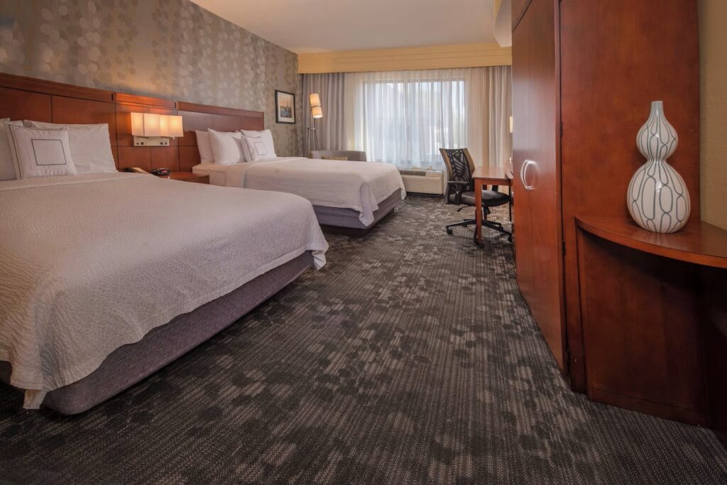 Courtyard Fredericksburg Historic District - Image 2