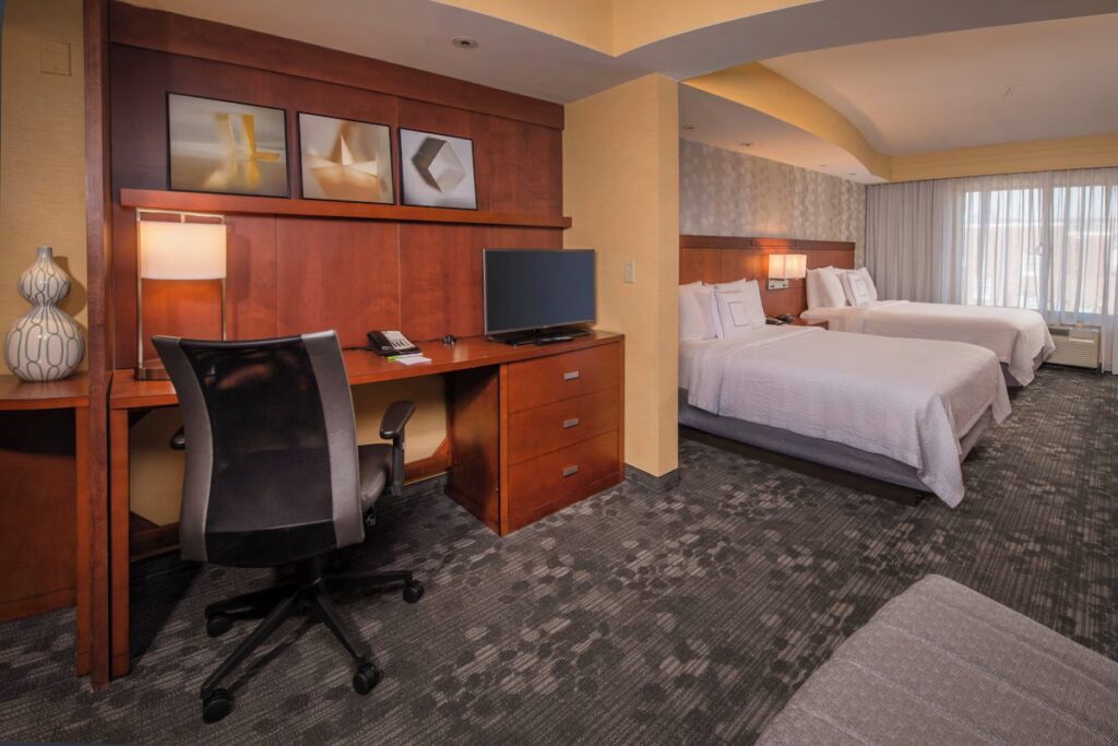 Courtyard Fredericksburg Historic District - Image 3