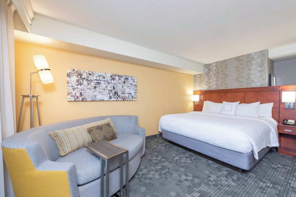 Courtyard Milwaukee Airport - Image 2