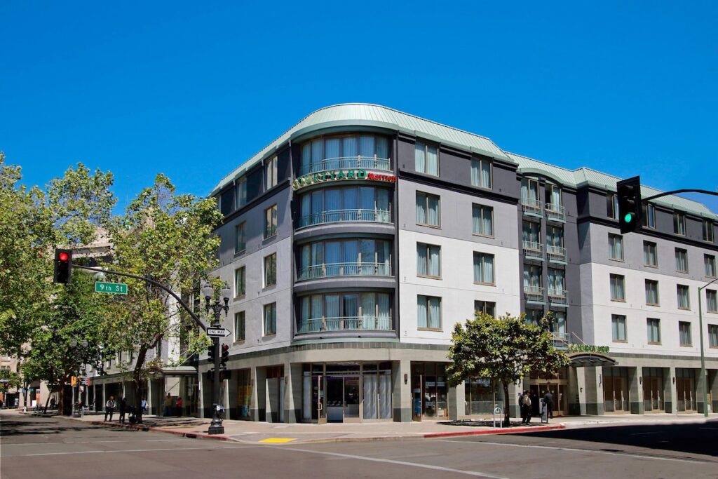 Courtyard Oakland Downtown - Image 2