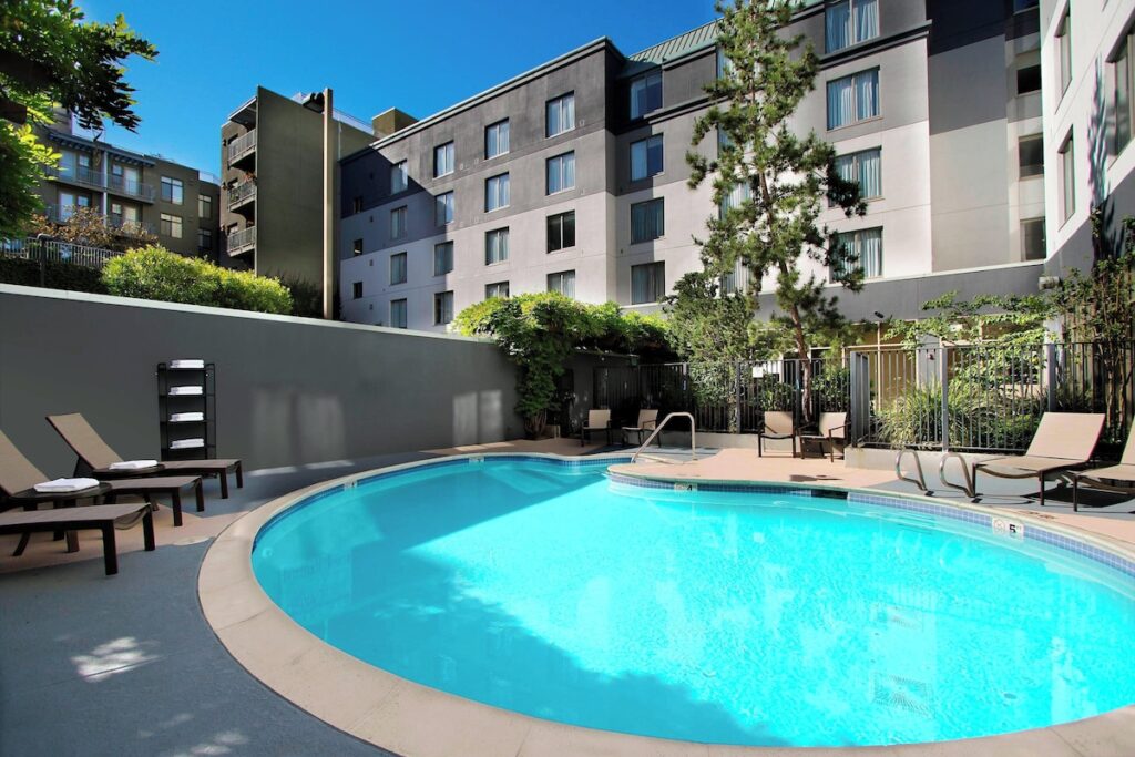 Courtyard Oakland Downtown - Image 3