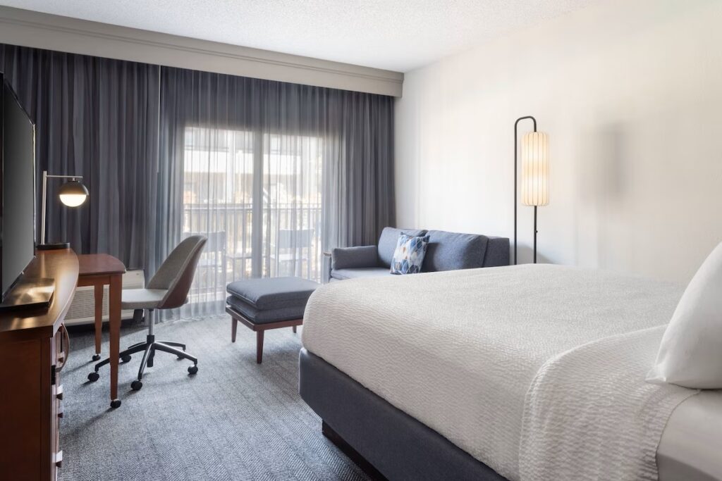 Courtyard St. Petersburg Clearwater - Image 2