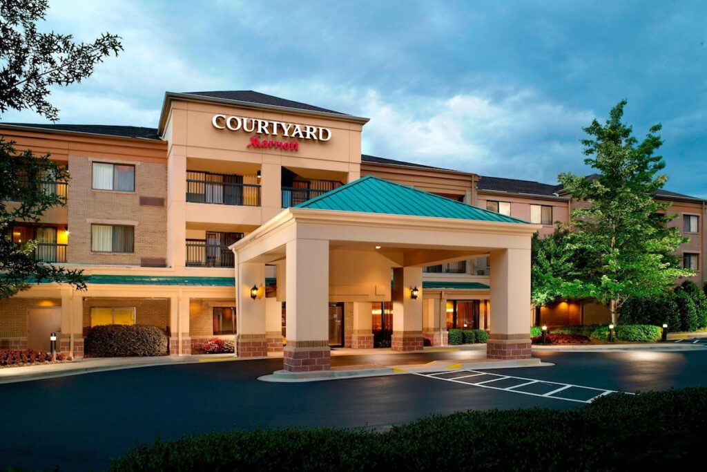 Courtyard by Marriott Atlanta Alpharetta - Image 2