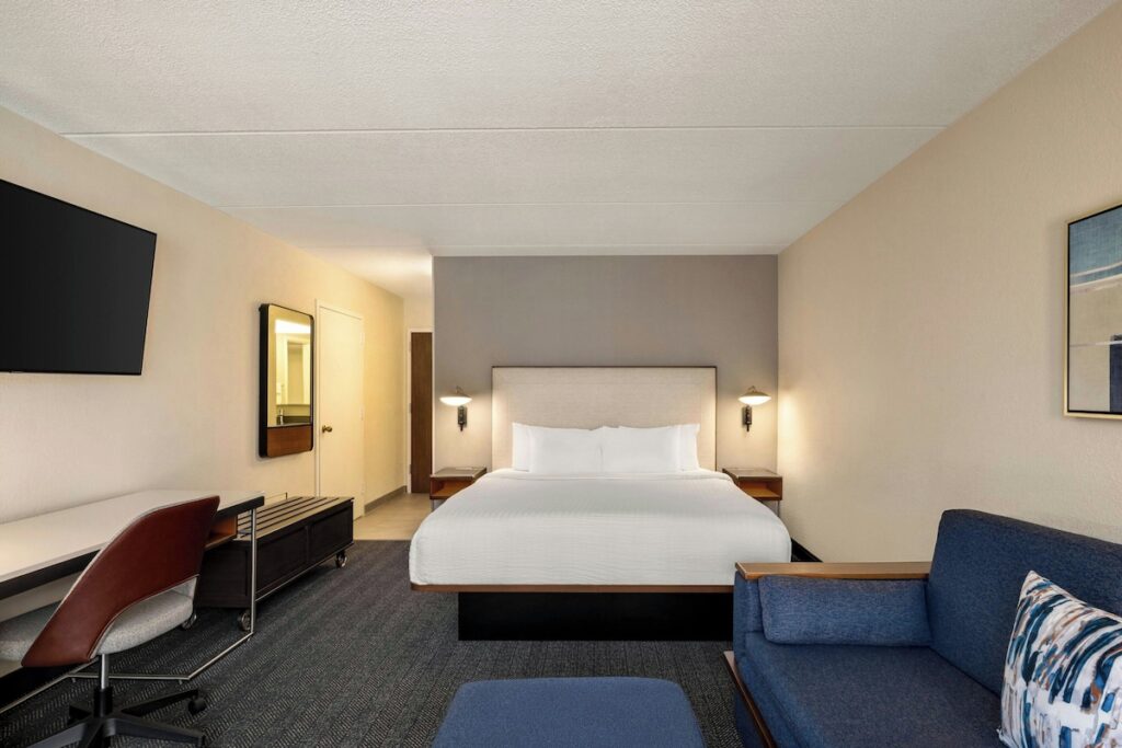 Courtyard by Marriott Atlanta Northlake - Image 6