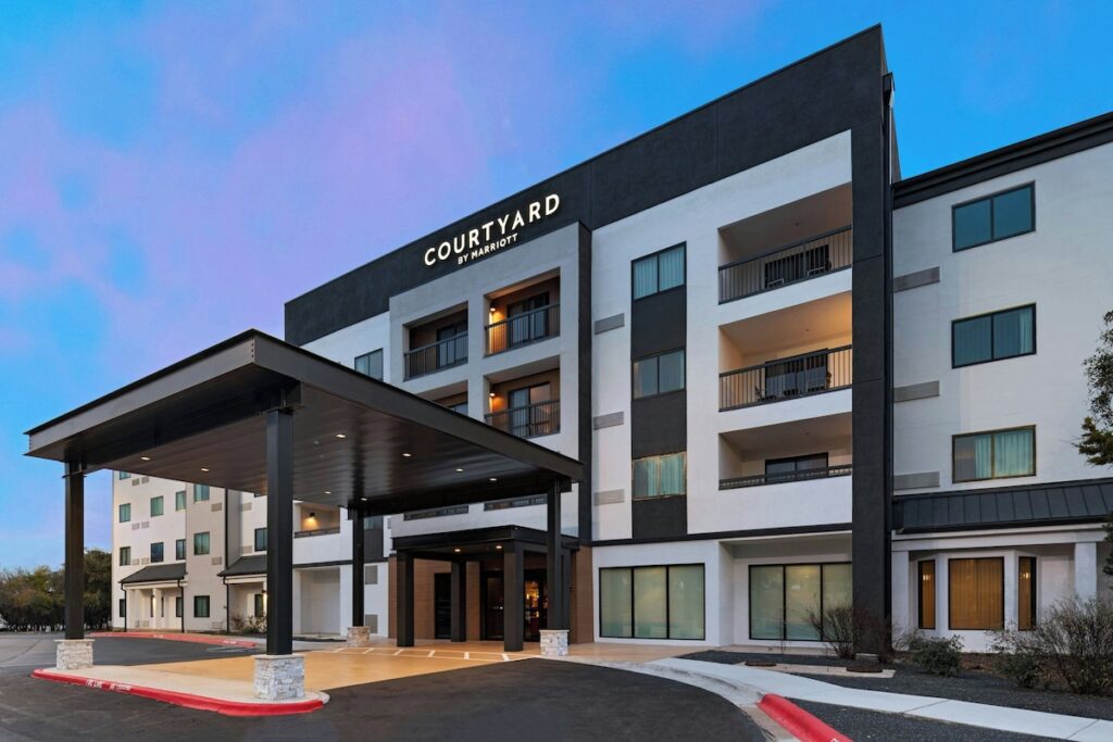 Courtyard by Marriott Austin The Domain Area - Image 2