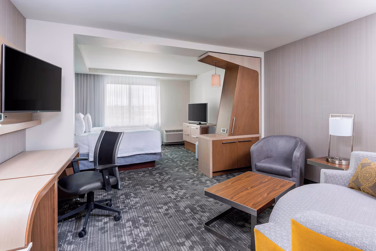 Courtyard by Marriott Bismarck North - Image 5