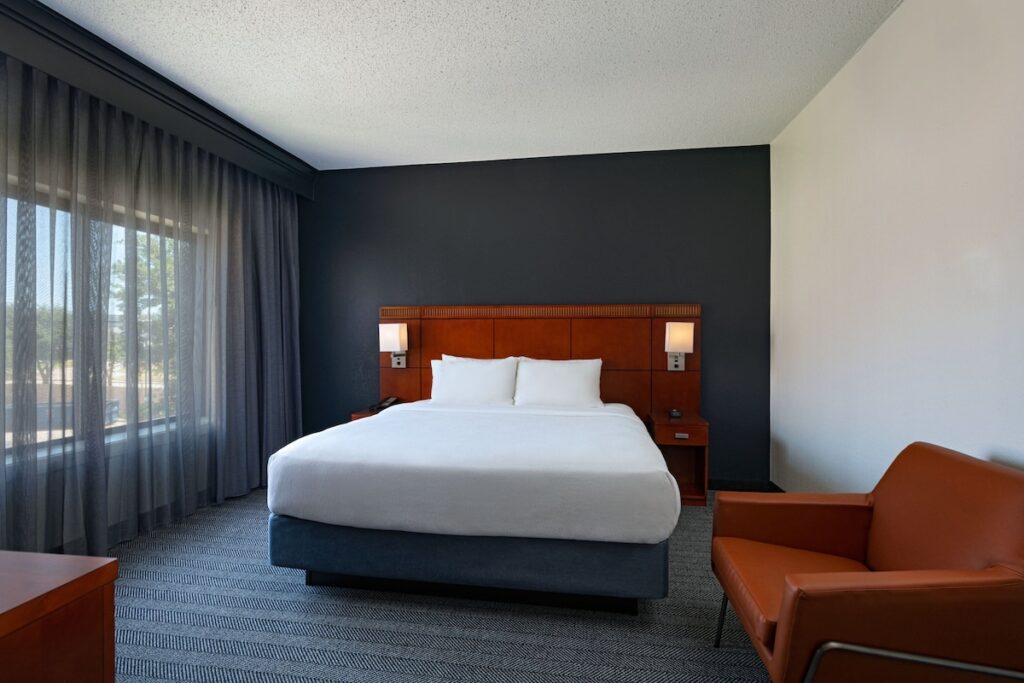 Courtyard by Marriott Dallas Plano Parkway at Preston Road - Image 2
