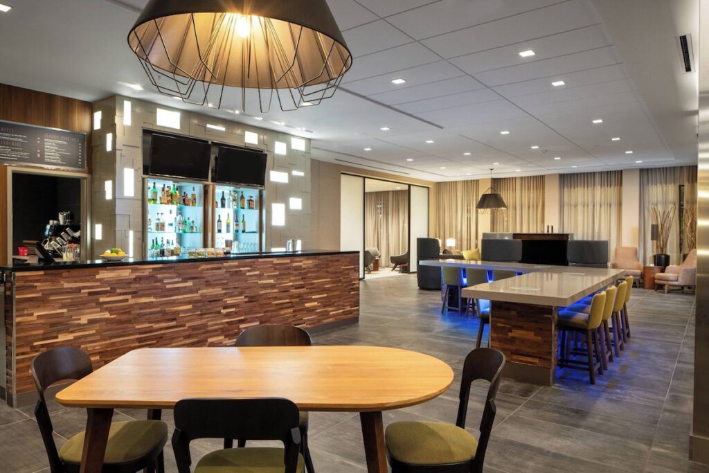 Courtyard by Marriott Lafayette South - Image 4