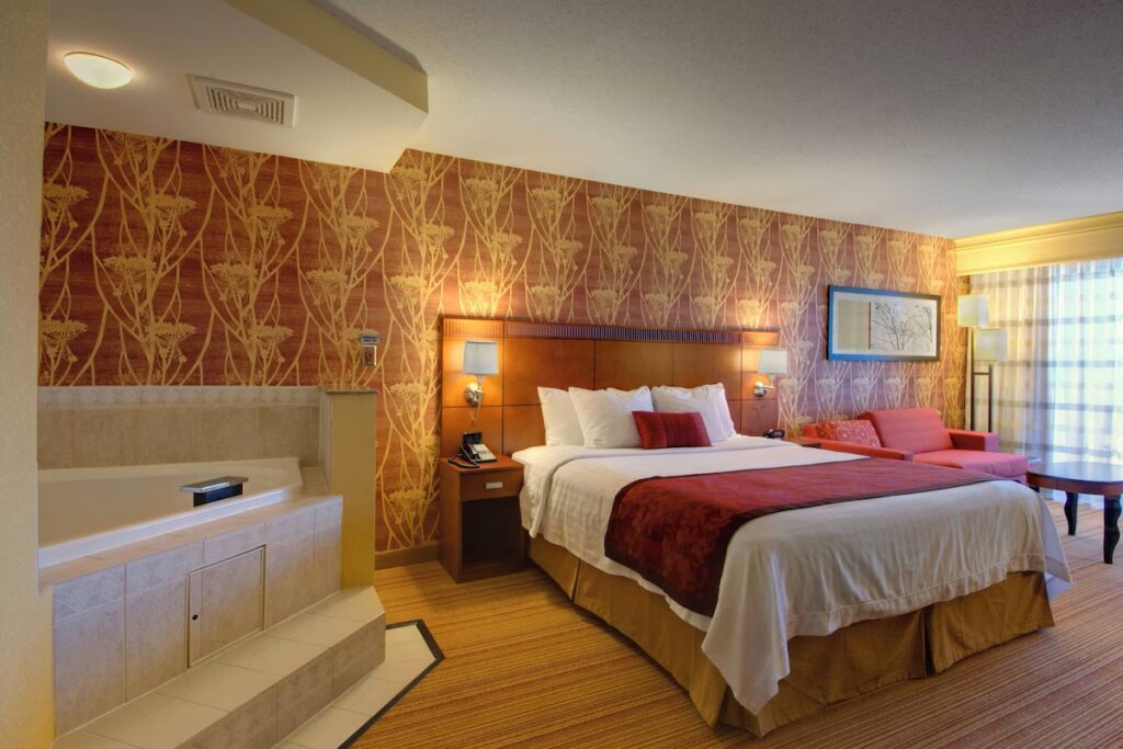 Courtyard by Marriott Madison East - Image 2