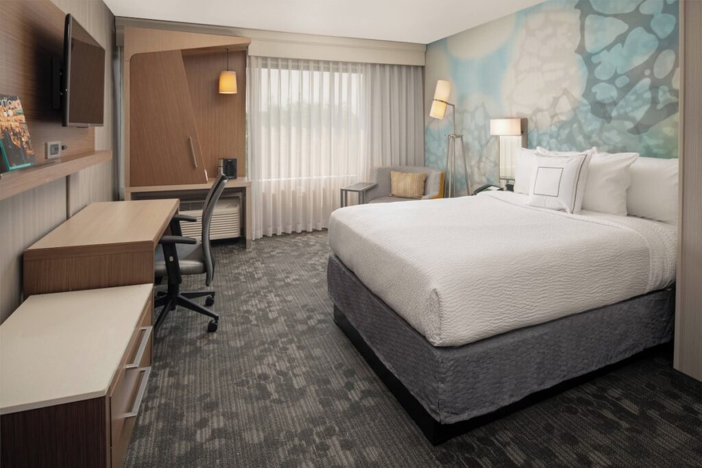 Courtyard by Marriott Portland Airport - Image 2