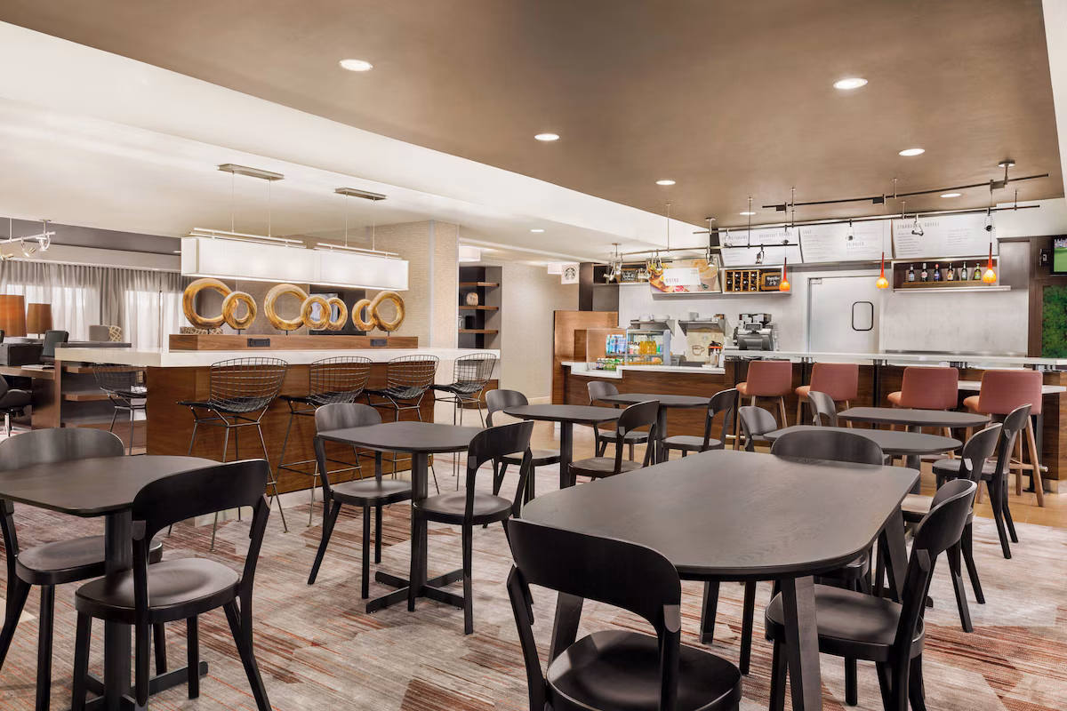 Courtyard by Marriott Roseville - Image 2