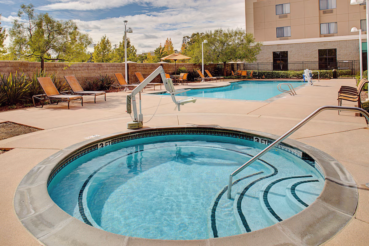 Courtyard by Marriott Sacramento Midtown - Image 3