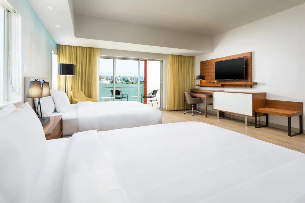 Courtyard by Marriott Santa Monica - Image 2