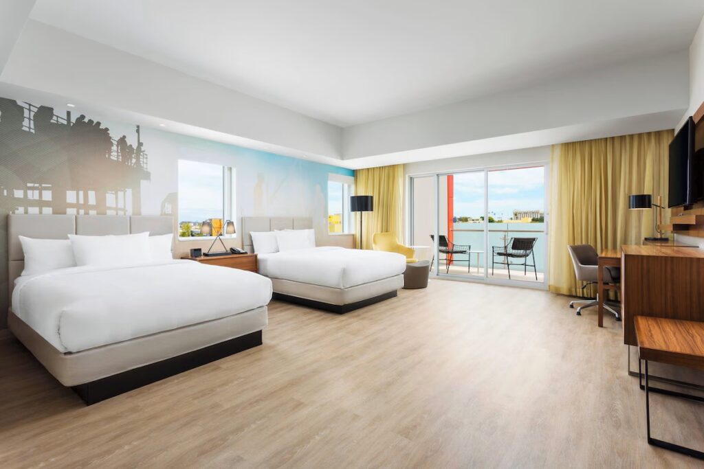 Courtyard by Marriott Santa Monica - Image 3