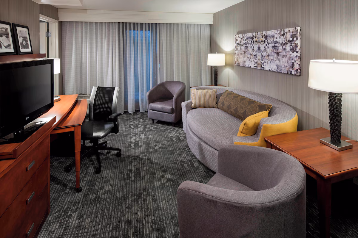Courtyard by Marriott Seattle Kirkland - Image 2