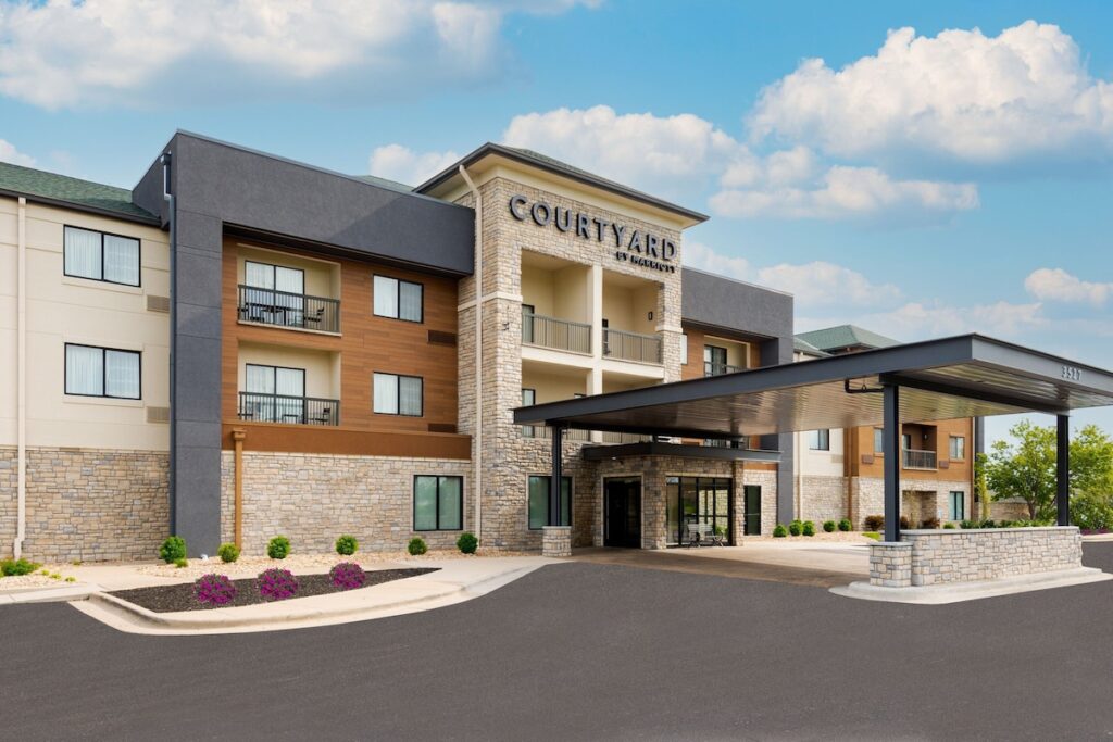 Courtyard by Marriott Springfield Airport - Image 2