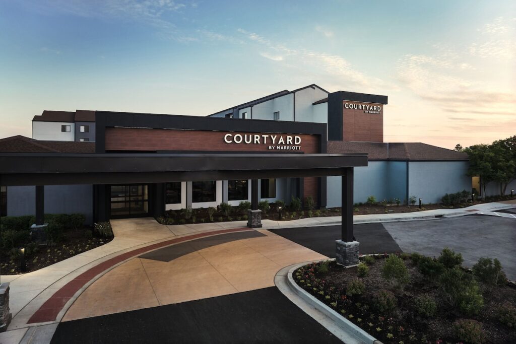Courtyard by Marriott St. Louis Downtown West - Image 1