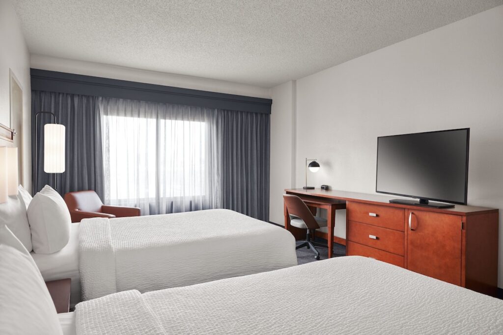 Courtyard by Marriott St. Louis Downtown West - Image 5