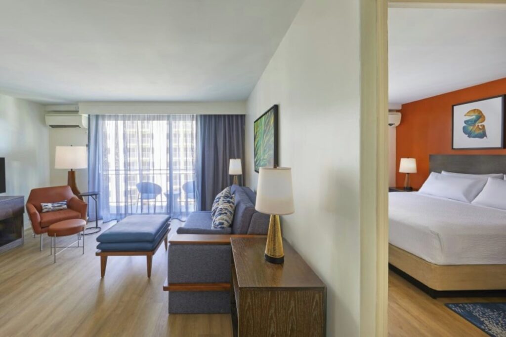 Courtyard by Marriott Waikiki Beach - Image 5