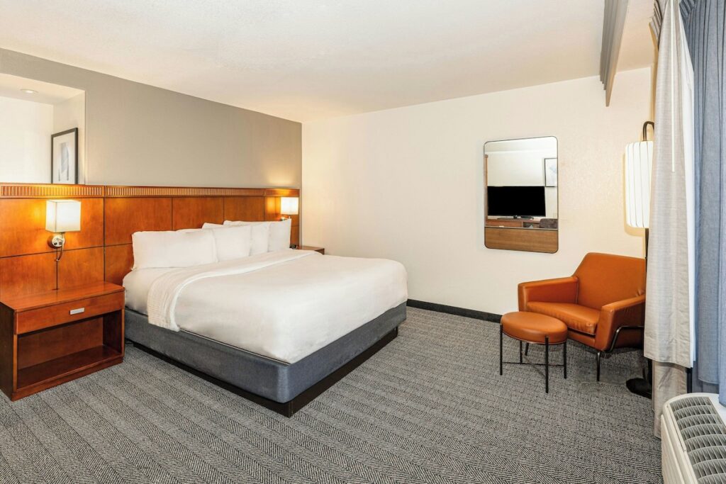 Courtyard by Marriott Wichita at Old Town - Image 3