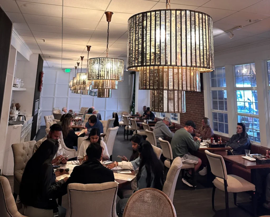 Cow Hollow Inn and Suites - Image 4