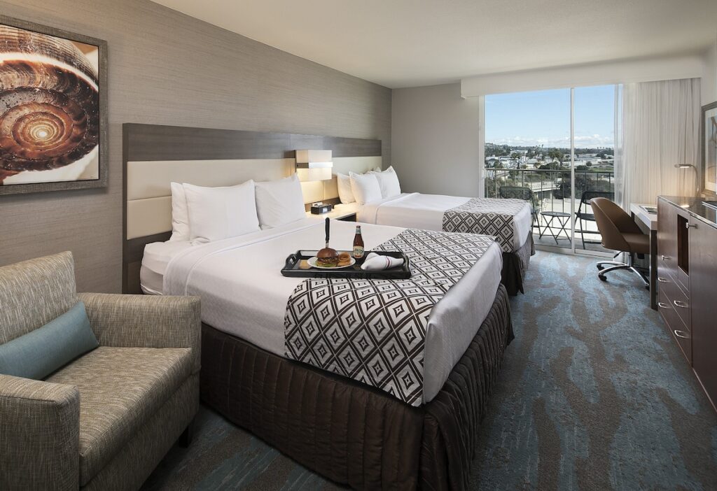 Crowne Plaza Ventura Beach by IHG - Image 5