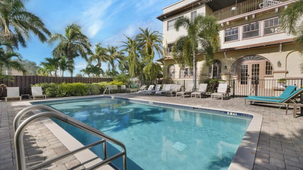 Crystal Bay Historic Hotel - Image 3